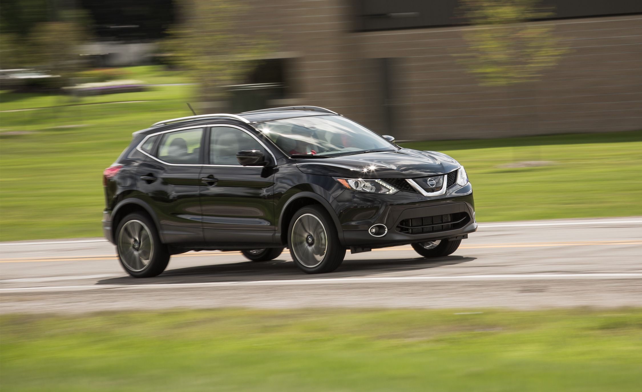 2020 Nissan Rogue Sport Reviews Nissan Rogue Sport Price Photos And 